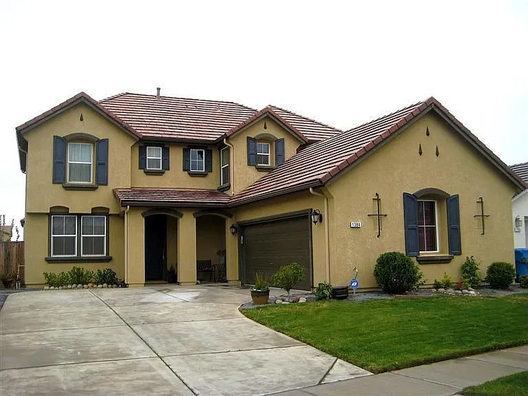 1384 Tori Ln photo 1