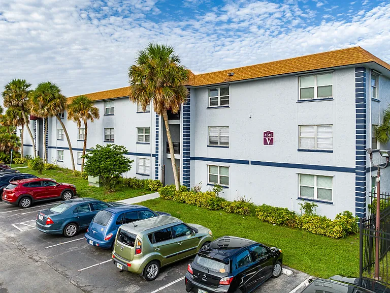 Sunbay Apartments — Photo 9