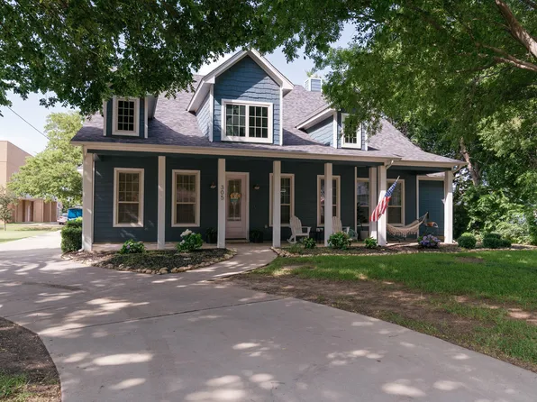 305 Main St, Roanoke, TX 76262