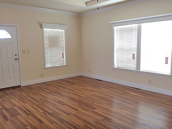 3rd image of 1402 Equestrian Dr