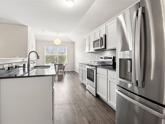 3rd image of 1127 E Sparrow Cir