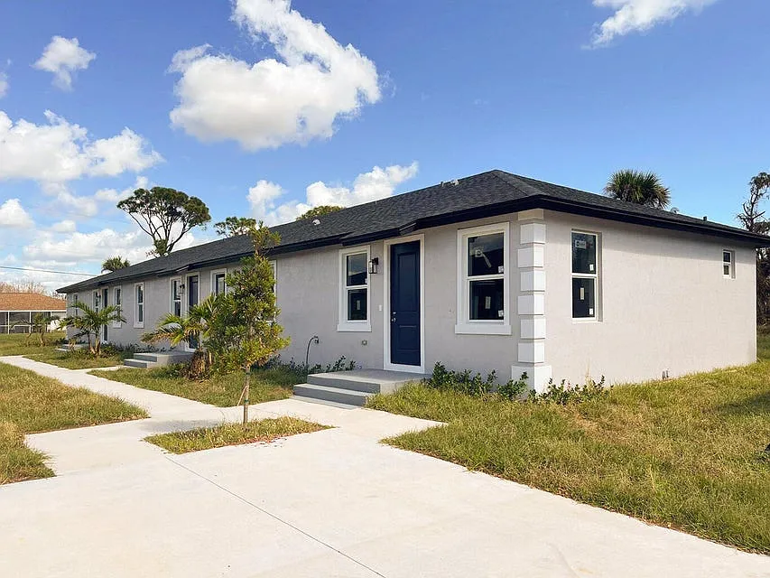 246 Rotonda Boulevard West Unit B - 1 — Photo 2