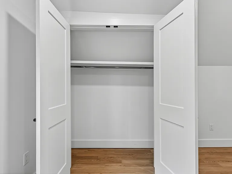 46 Hudson Ave #B — Photo 10