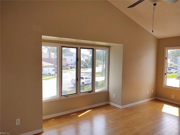 3rd image of 662 Pinewood Dr