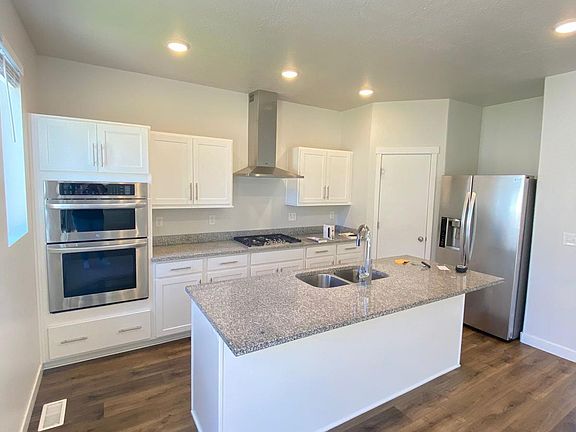 3rd image of 6689 Serviceberry Dr