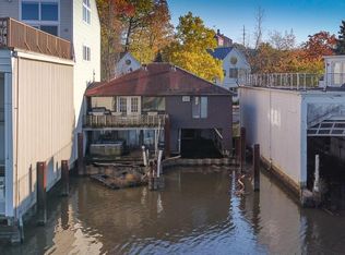 888 Beach Rd, Lakewood, OH 44107