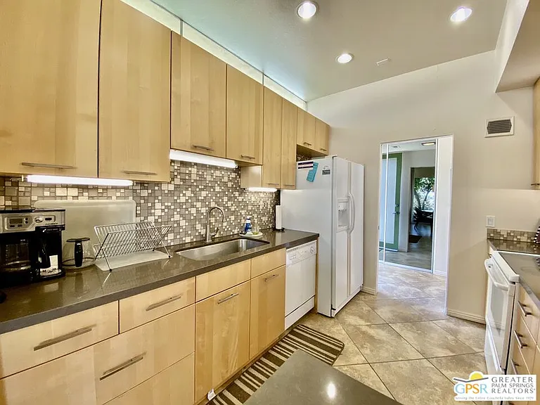 272 Desert Lakes Dr — Photo 5