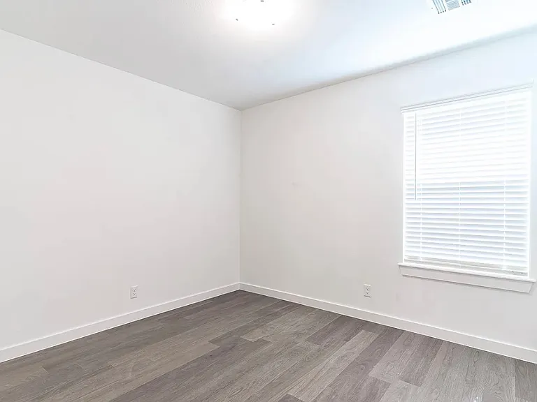 14620 S Lakewood Pl — Photo 8