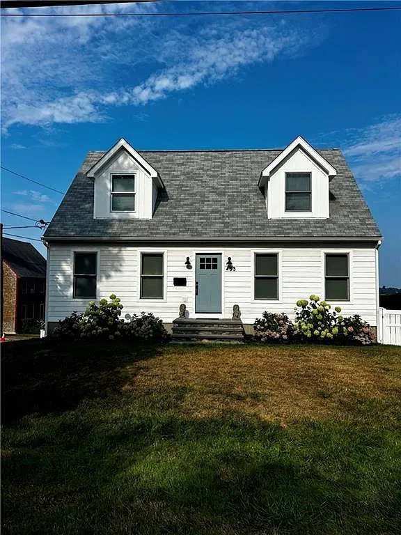 3 bed, 2.0 bath, 1865 sqft, $4,000 — Photo 1