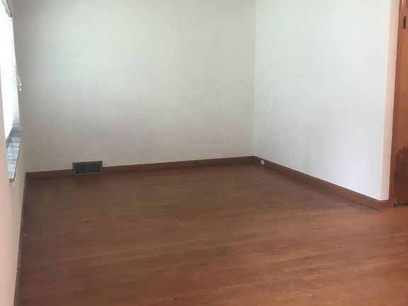 3rd image of 5668 Marquette Ave
