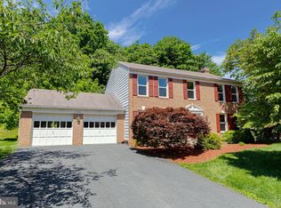 11778 Hollyview Dr, Great Falls, VA 22066