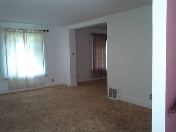 5th image of 2828 Mason Blvd
