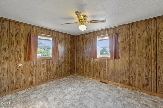 215 White Sands Rd — Photo 13