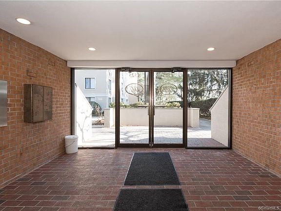 3rd image of 1525 E Putnam Ave APT 308