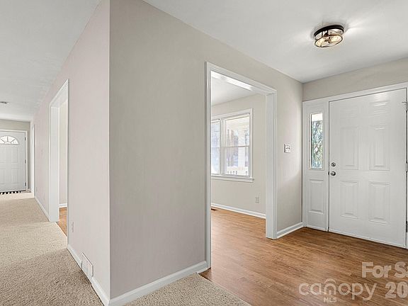 4th image of 322 Holland Cir