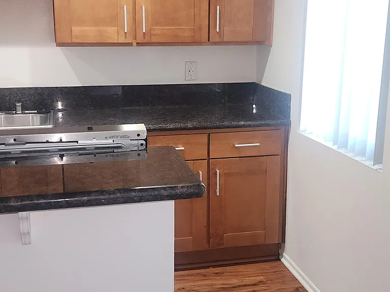 Sherman Pines Apartments — Photo 31