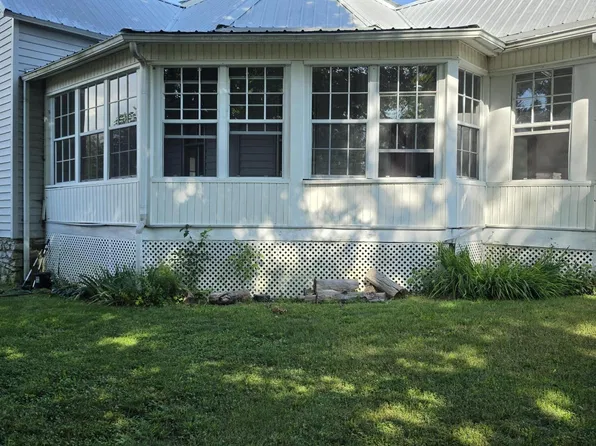 702 Clinton St, Harriman, TN 37748