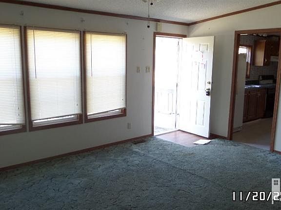 3rd image of 9241 Highland Hills Drive NE