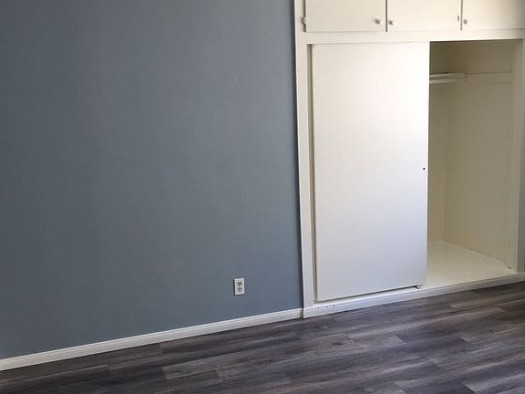 5th image of 607 E 109th Pl #7