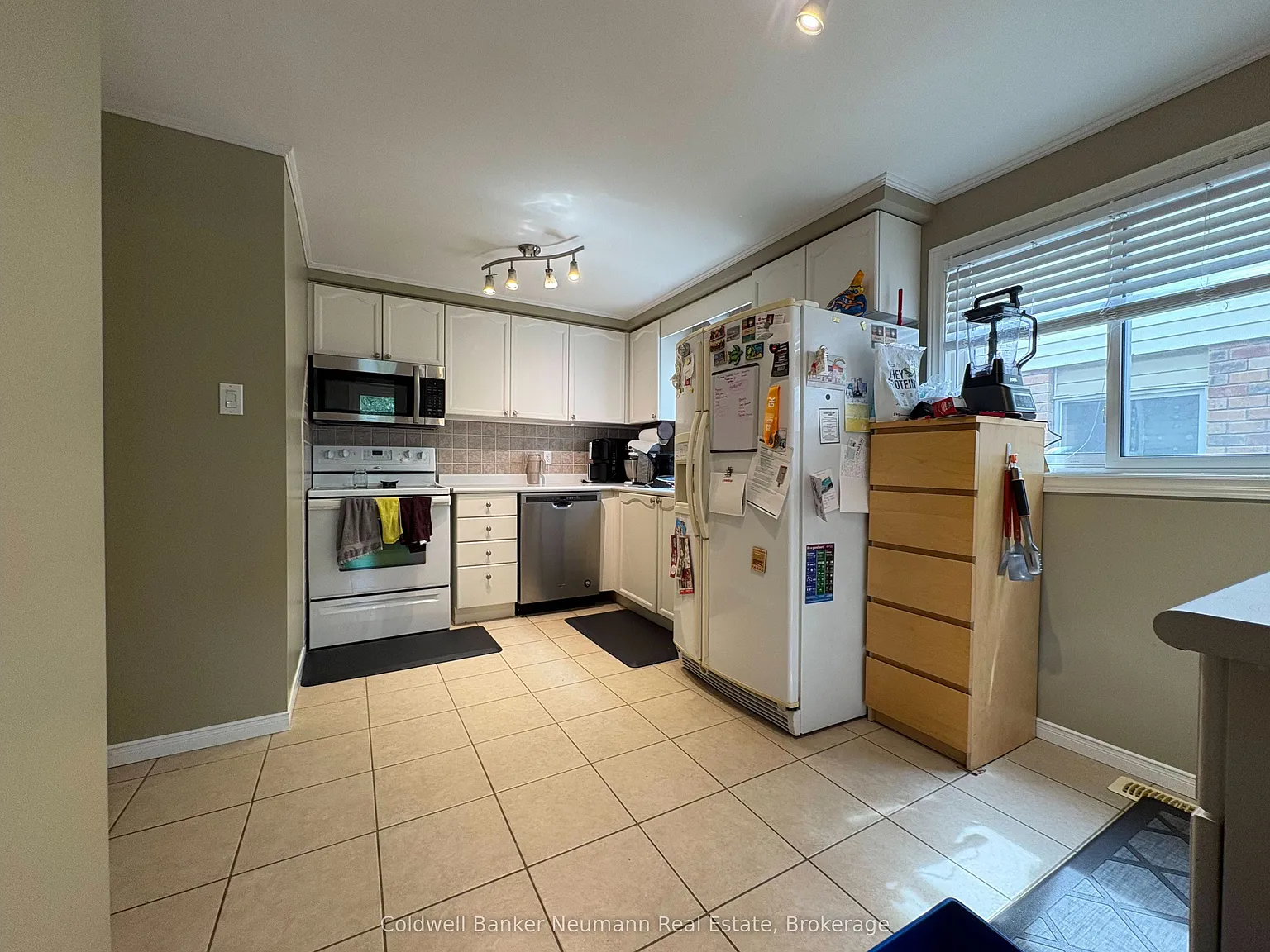 3 bed, $2,850 — Photo 3