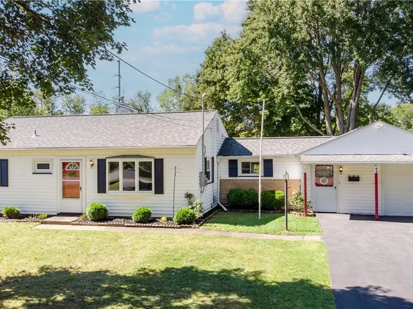 145 Iroquois St, Webster, NY 14580