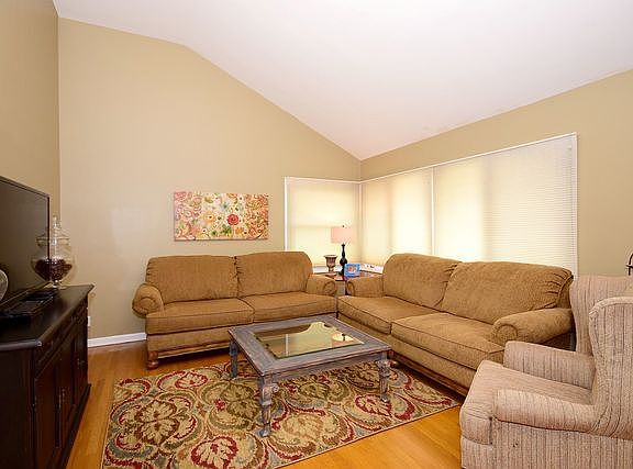 4th image of 8761 N Oriole Ave