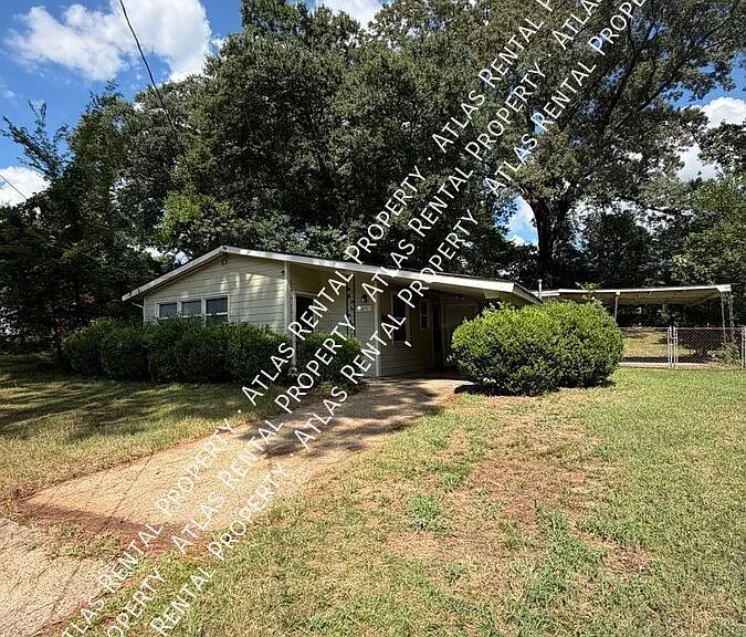 3871 Sherwood Dr — Photo 2