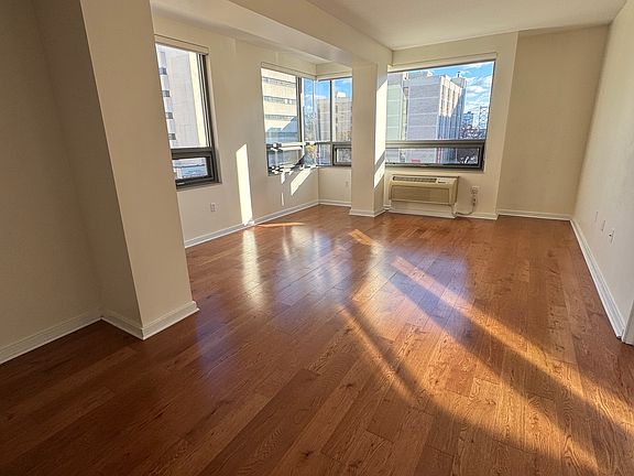 4th image of 111 N 9th St Unit 300