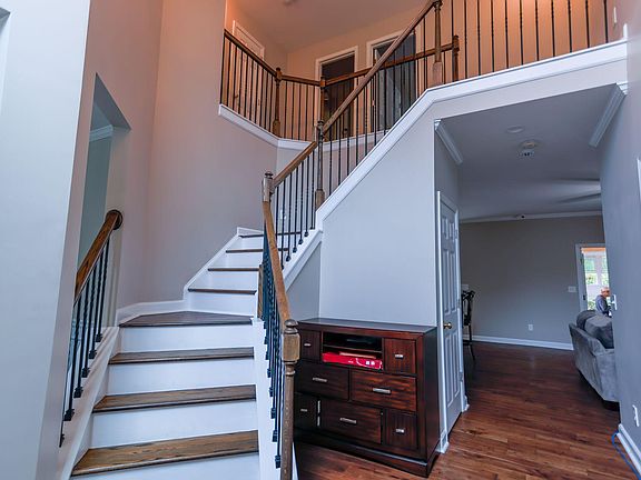 3rd image of 1424 Grovehurst Dr