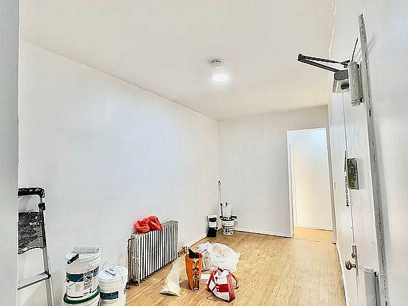 4th image of 74 Manhattan Ave APT 2