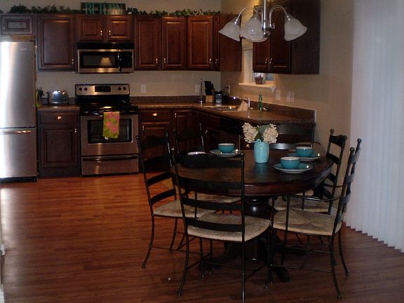 Kitchen/ Dining Area