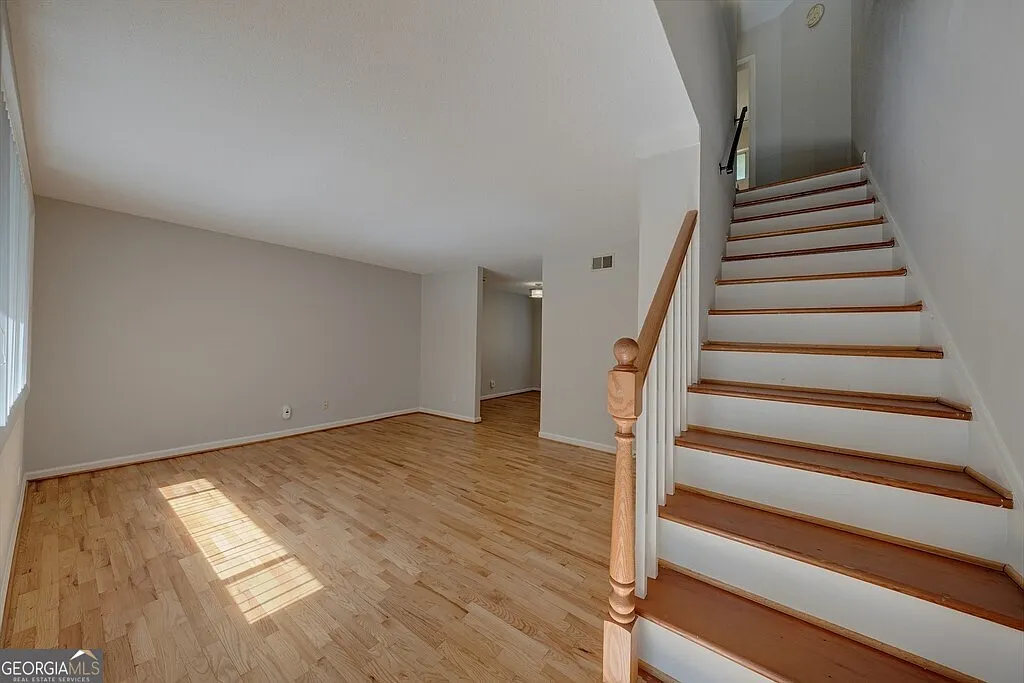 2 bed, 1.5 bath, 1064 sqft, $1,800 — Photo 4
