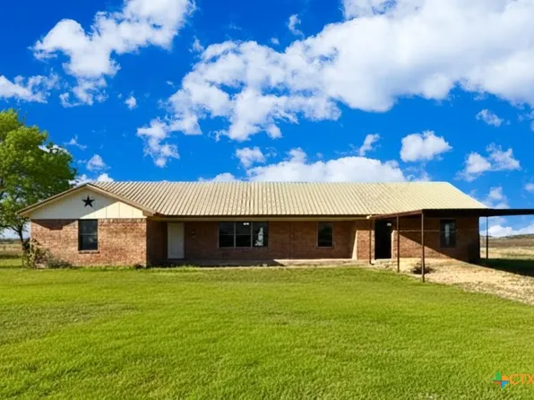 417 Lcr 318, Mart, TX 76664