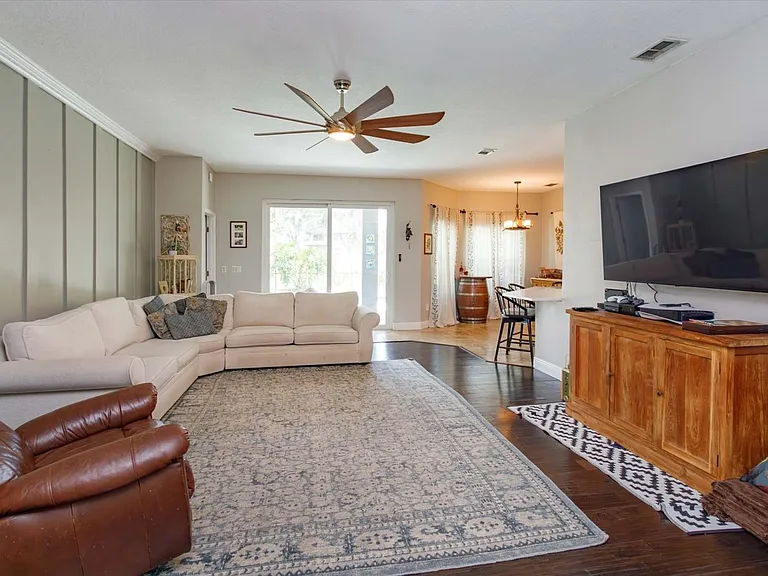 116 Brookshire Ct — Photo 5