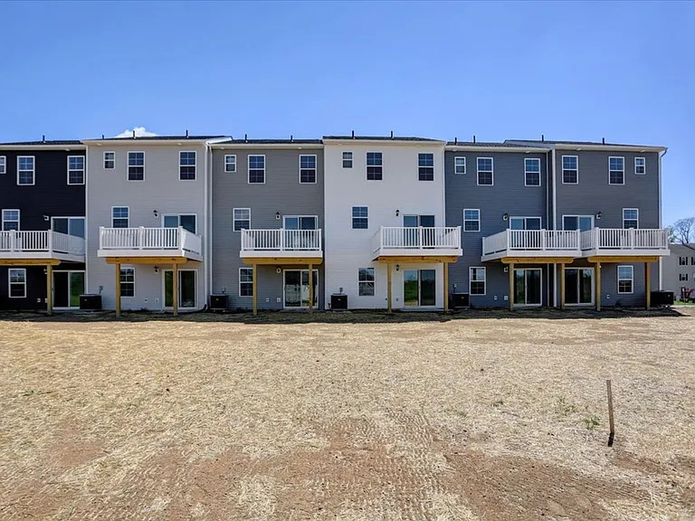12435-12441 Jackson Ave — Photo 4
