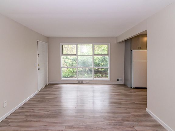 5th image of 413 S Revena Blvd
