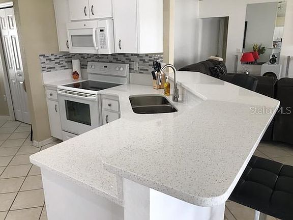 4th image of 365 Sterling Dr