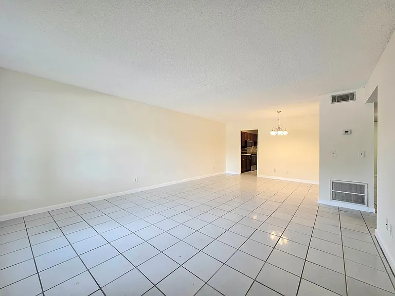 605 Northlake Blvd #48 — Photo 4