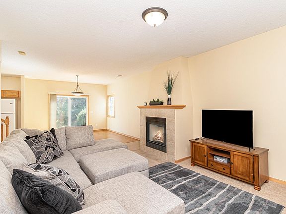 4th image of 2692 Vierling Dr E