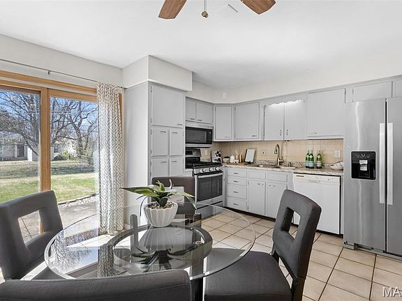 3rd image of 490 Jana Dr