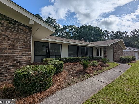 5th image of 25 Golf Club Cir