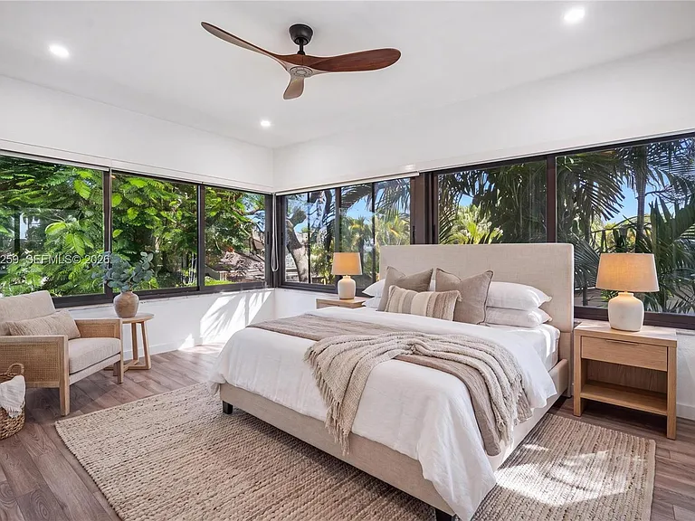 7810 Beachview Dr — Photo 16