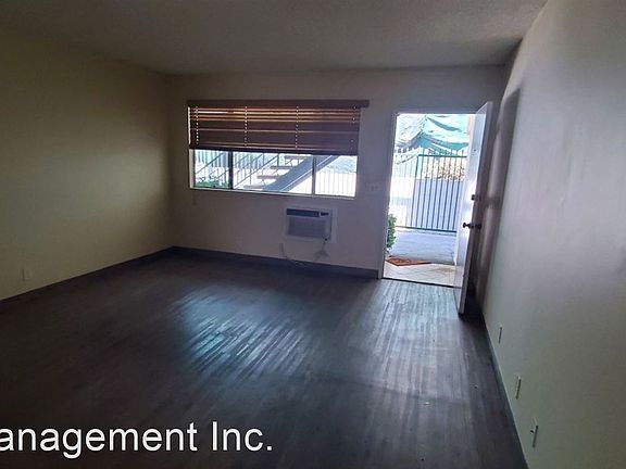 4th image of 4458 Woodman Ave APT 5
