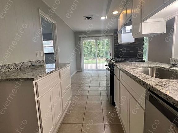 4th image of 3005 Durwood Dr