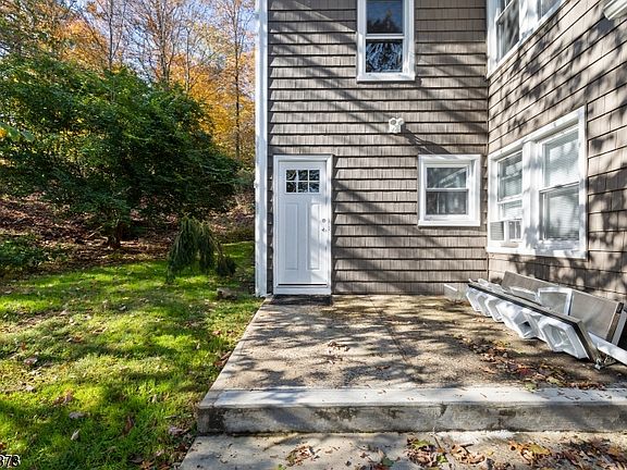 4th image of 224 Mount Horeb Rd APT 2