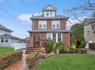 9 Willis Ave, Floral Park, NY 11001
