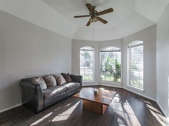 5th image of 11810 Yorkshire Oaks Dr