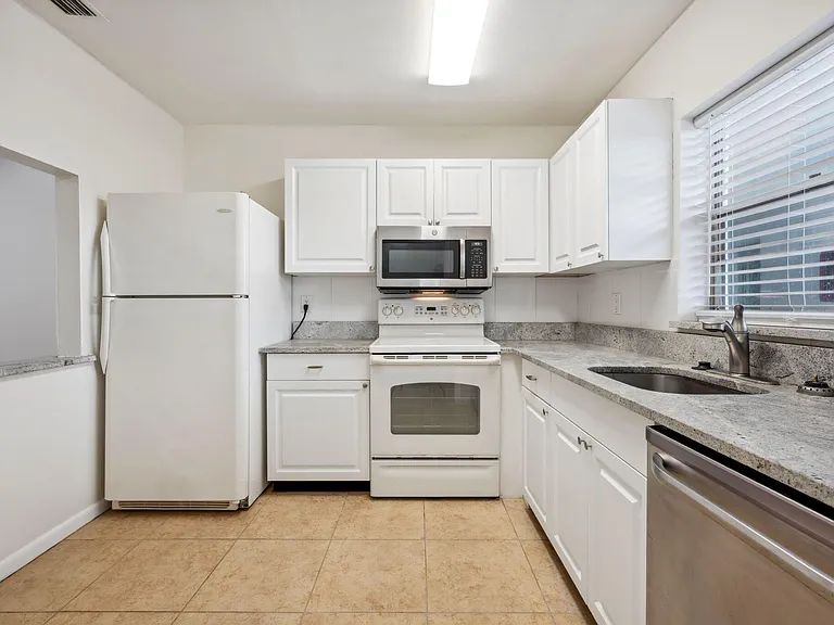 308 Southwind Ct #6 — Photo 11