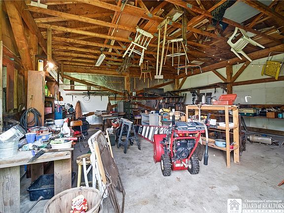 8th image of 13497 Taylor Hollow Rd