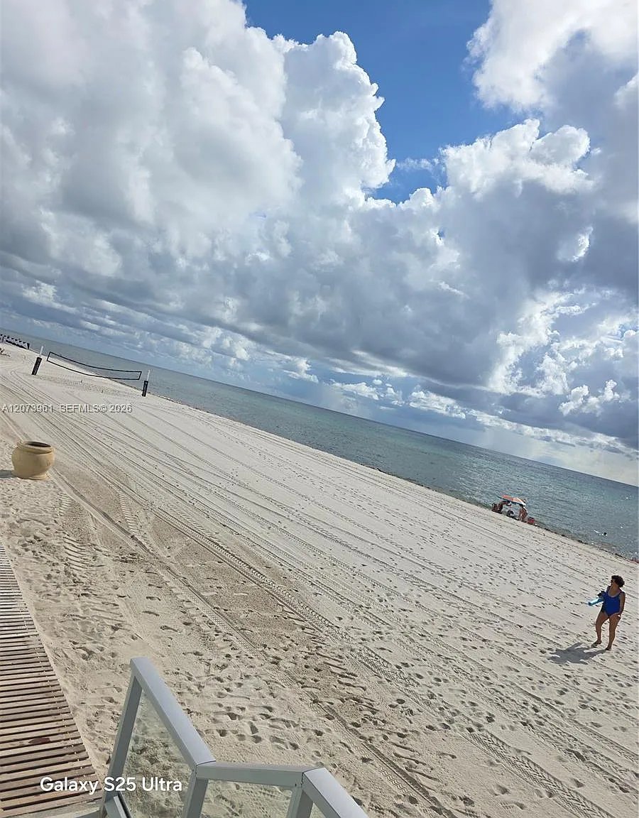 Sea Air Towers Condo — Photo 4